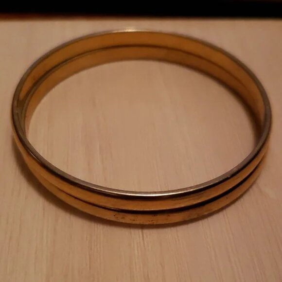 3 pieces Natural fiber gold and cream GAP tee shirt plus 2 solid ring bangles - Picture 7 of 8